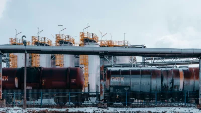 Oil Prices Edge Higher